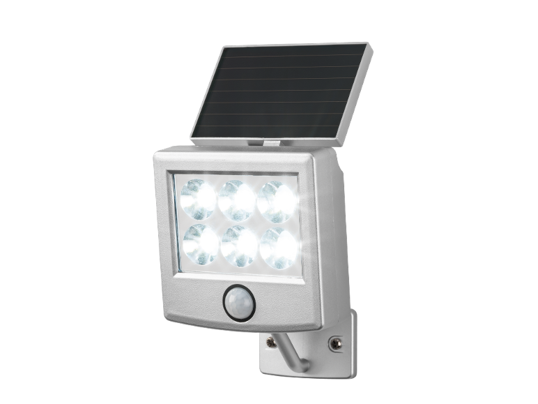 Zilverkleurige LED-zonnelamp met bewegingssensor, aan de muur gemonteerd.