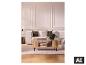 LIVARNO® houten salontafel met boeken en plant, voor een witte bank in een woonkamer. [AI-gegenereerde afbeelding]