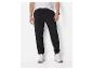 Zwarte joggingbroek voor heren met trekkoord, wit T-shirt en sneakers