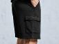 Zwarte shorts met cargozakken.