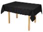 Zwart tafelkleed met bloemmotief op een houten tafel