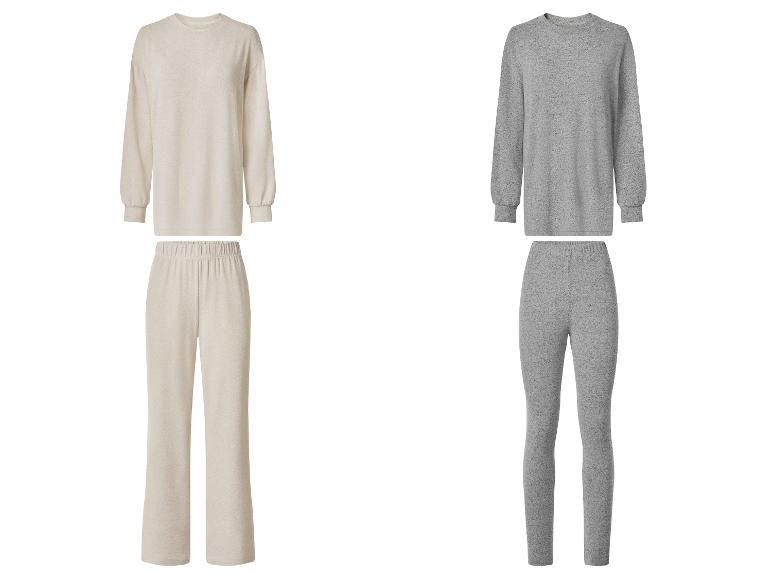 Twee sets dames loungewear: beige met wijde broek en grijs met leggings.