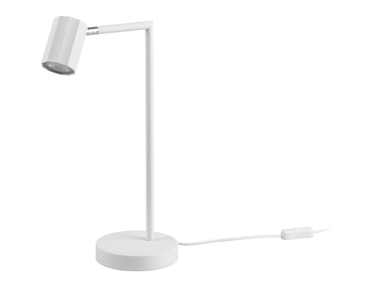 Een moderne witte bureaulamp met eenvoudige lijnen.
