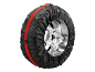 Zwarte bandenhoes met rode riem en aluminium velg.