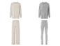 Twee sets loungewear: een beige set met wijde broek en een grijze set met leggings.