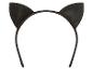Een zwart haarband met kattenoren.