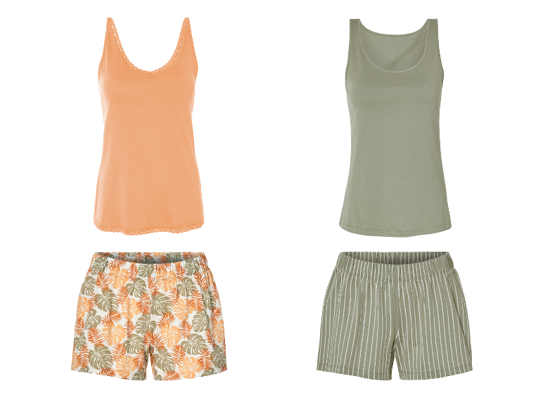 Twee dames pyjama sets: een oranje met bloemen shorts, een groene met gestreepte shorts.
