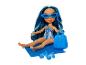 Blauwe pop, tas en schoenen; zomerse stijl.