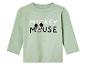 Een lichtgroen T-shirt met lange mouwen met Mickey Mouse erop.