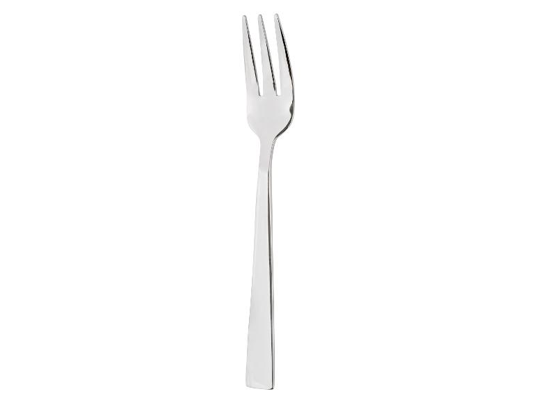 Zilveren roestvrijstalen vork op een witte achtergrond