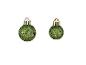 Twee groene glitter kerstballen