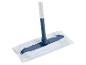 Vloermop met een wit wegwerp schoonmaakdoekje