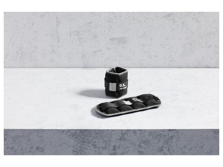 Zwarte gewichtsmanchetten van 0,5 kg voor fitness.