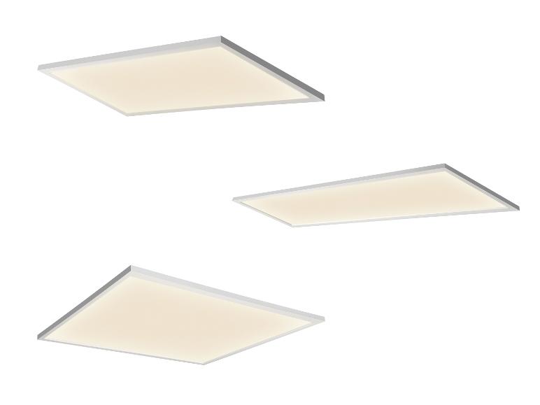 Drie witte, rechthoekige LED-paneelverlichting op een witte achtergrond.