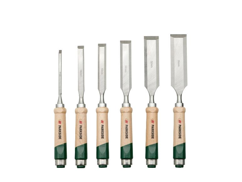 Een set van zes Parkside houtbeitels met houten handvatten, variërend van 6mm tot 35mm.