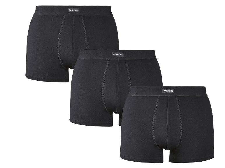 Drie paar zwarte herenboxershorts met zichtbare tailleband.