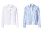 Twee damesoverhemden: wit met kant en blauw-wit gestreept
