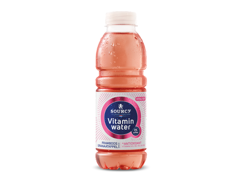 Een flesje roze vitaminewater met frambozen- en granaatappelsmaak, zonder suiker.