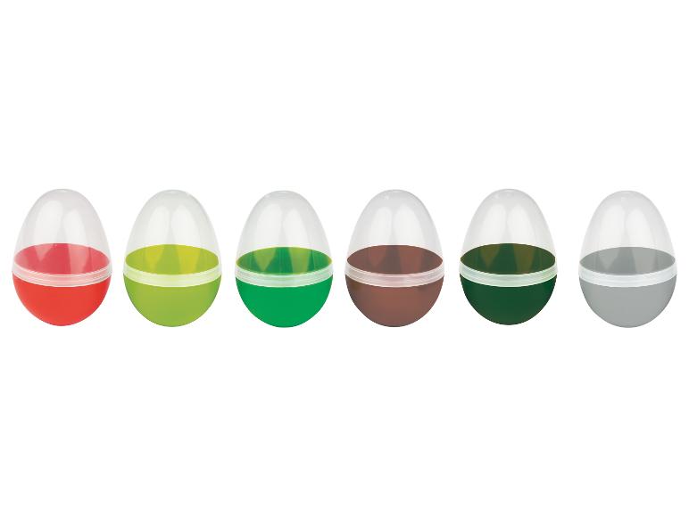 Zes plastic capsules met gekleurde bodems in rood, lichtgroen, donkergroen, bruin en grijs.