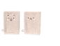 Twee beige washandjes met geborduurde dieren gezichten