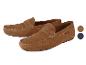 Twee paar bruine suède mocassins