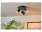 Zwarte plafondlamp met drie verstelbare spots.
