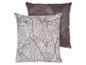 Twee kussens met bruin en beige bladpatroon