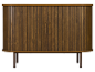 Houten dressoir met rolluikdeuren en ingesneden handgrepen, op slanke poten.