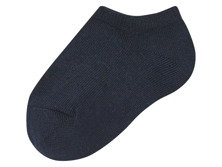 Een donkerblauwe enkelsok.