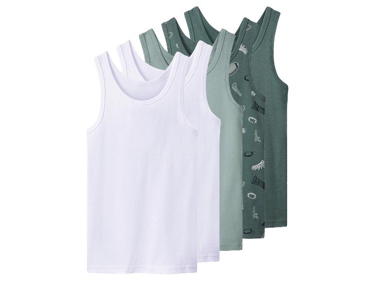 Zes tanktops in wit, groen en donkergroen met sportthema.