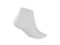 Een witte korte sok, zonder hiel, op een witte achtergrond.