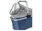 Blauwe geîsoleerde picknickmand met handvat.