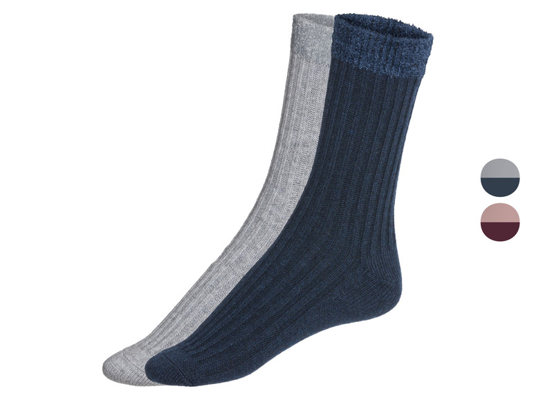 Twee paar sokken in donkerblauw en grijs.