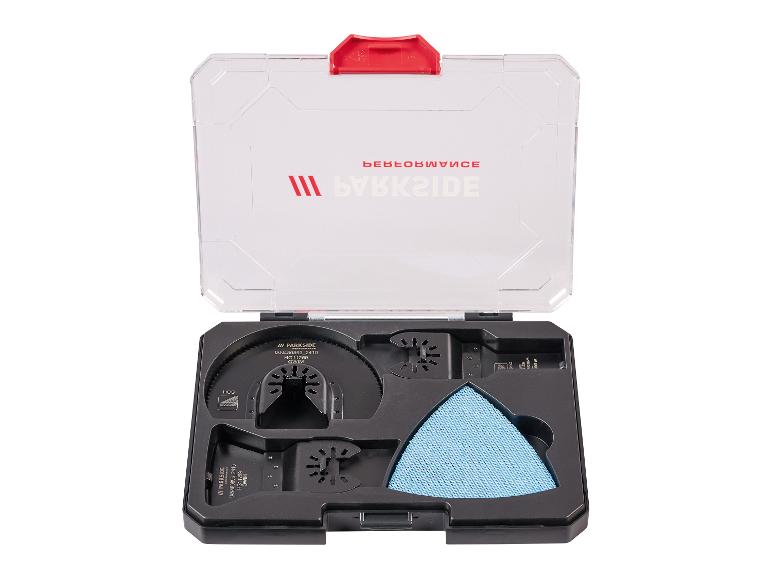 Accessoireset voor oscillerend gereedschap met zaagbladen en schuurpads in een transparante koffer.