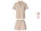 Dames pyjamaset met korte mouwen en korte broek in beige en roze.