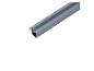 Grijze aluminium profielrail met een gleuf en een holle kern
