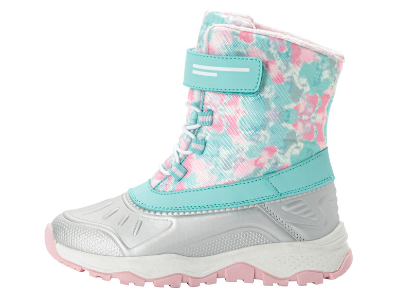Een paar blauwe winterschoenen met roze bloemenprint.