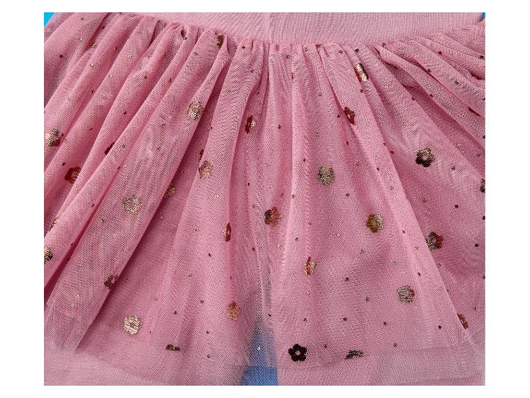 Close-up van een roze tule rok met gouden glitters en bloemdetails