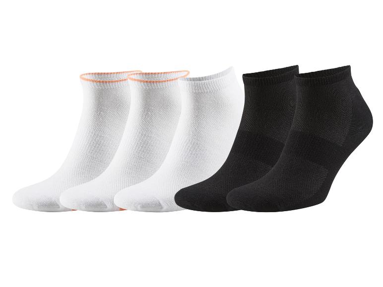 Set enkelsokken: 3 witte en 2 zwarte.