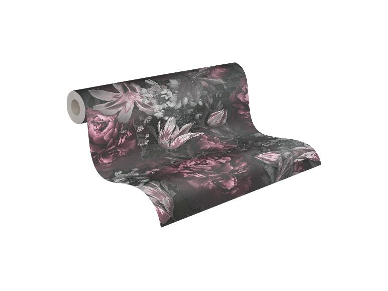 Rol behang met een donker bloemenpatroon in roze en grijstinten.