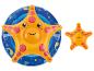 Babyzwemzitje in de vorm van een gele zeester en blauwe opblaasbare ring met zeemotieven.
