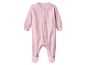Een roze gestreepte baby romper.