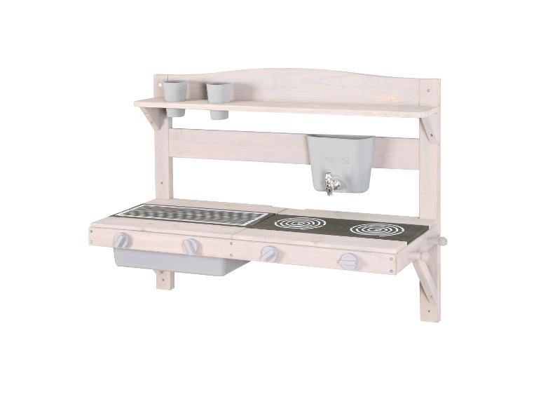 Houten kinderkeuken met kookplaat, gootsteen en kraan, met twee bekers en een emmer.