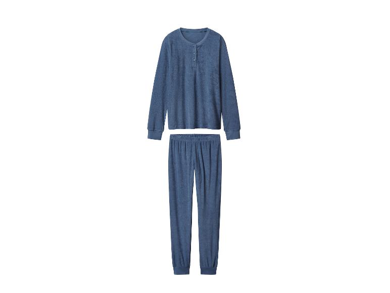 Blauwe pyjamaset met lange mouwen top en bijpassende broek.