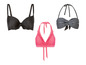 Drie badpak tops: een zwarte push-up bh, een gestreepte bandeau en een roze haltertop.