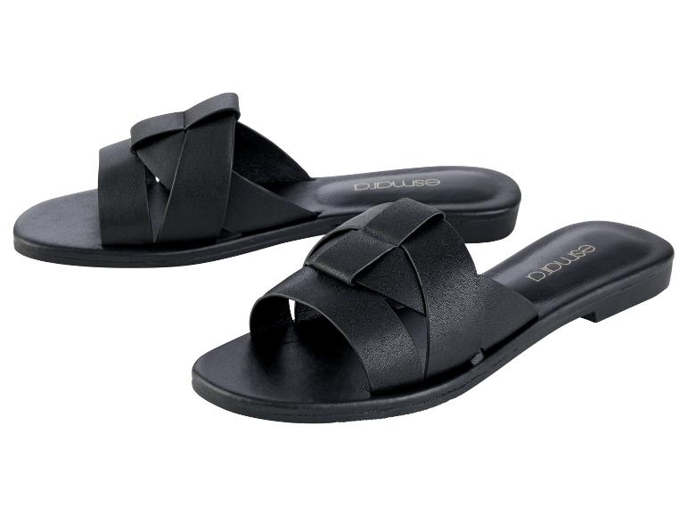Zwarte Esmara sandalen met gekruiste bandjes.