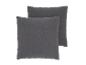 Twee donkergrijze mousseline kussens, één vooraan en één erachter.
