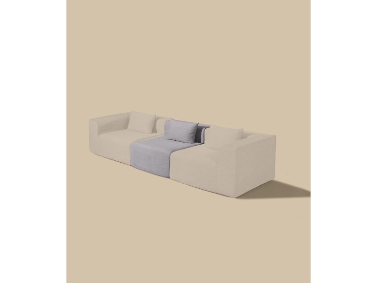 Modulaire bank in beige en grijze kleur op een beige achtergrond.