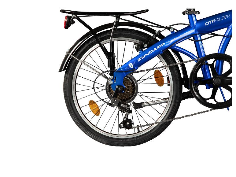 Achteraanzicht van een blauwe vouwfiets met bagagedrager en zichtbare versnellingen.