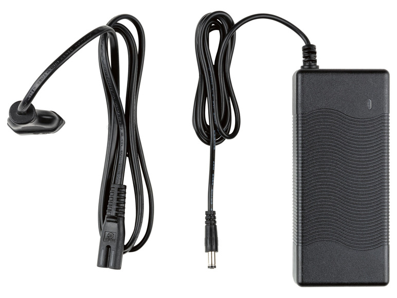 Een zwarte stroomkabel met een stekker en een zwarte adapter